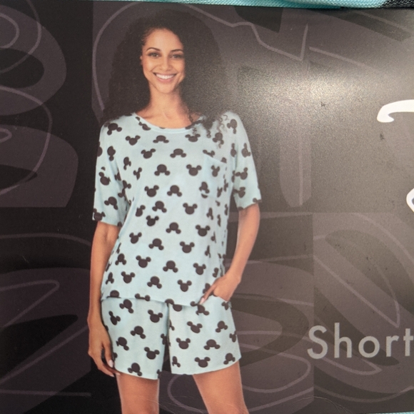 NWT Disney Short Pajama Set with Pockets - Picture 2 of 4